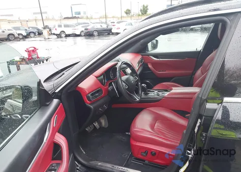 2017 Maserati Levante S из США, поврежденный, VIN ZN661YUS3HX234202